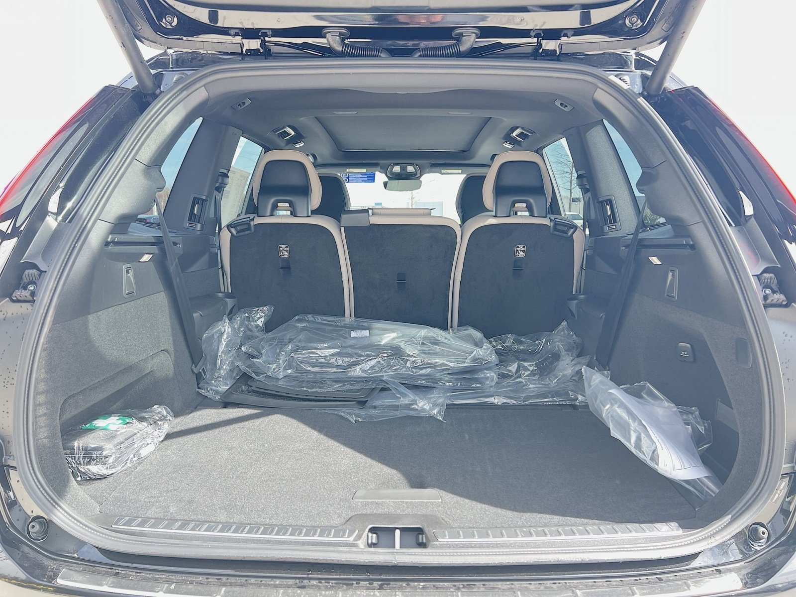 New 2026 Volvo XC90 T8 Core w/ Protection Package Premier AWD/4WD image 34