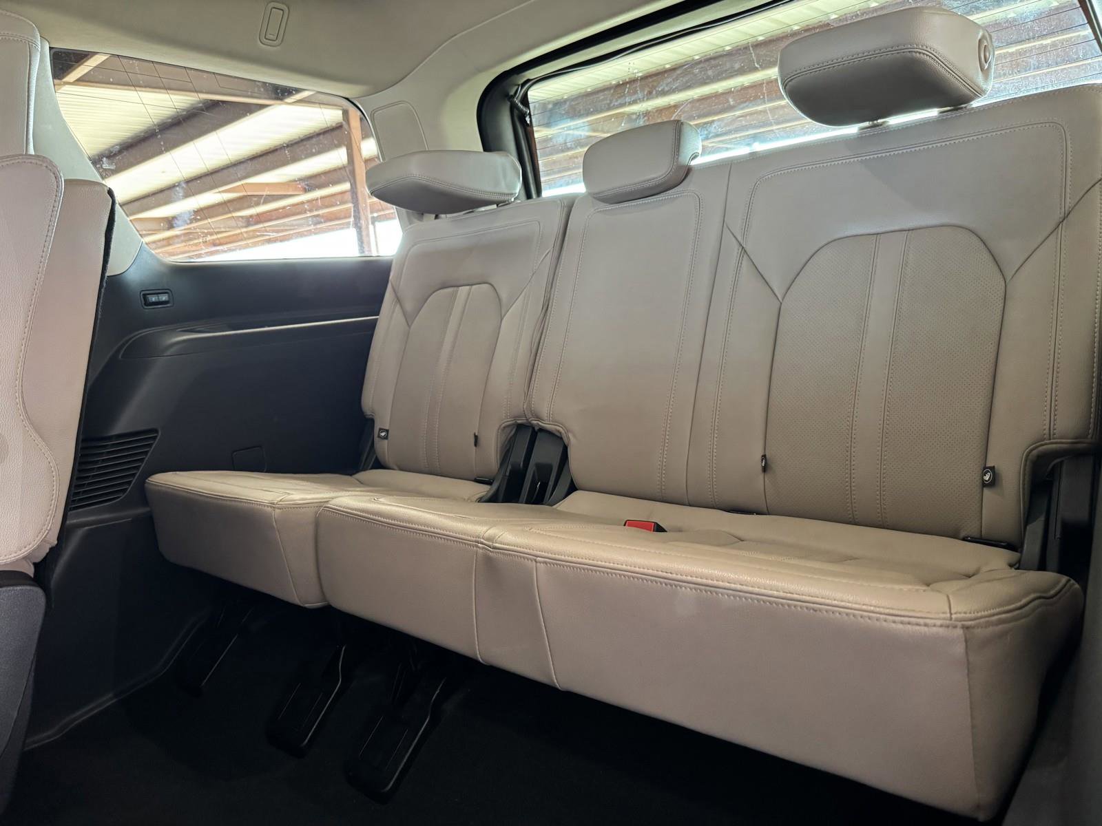 Used 2024 Ford Expedition Limited image 33