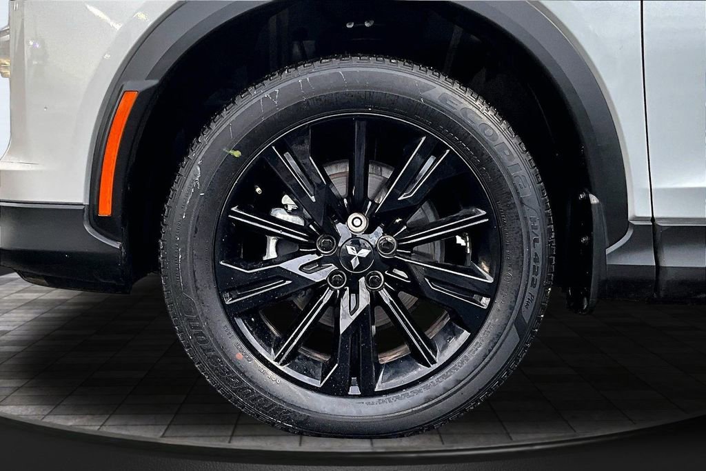 Used 2023 Mitsubishi Eclipse Cross LE image 9