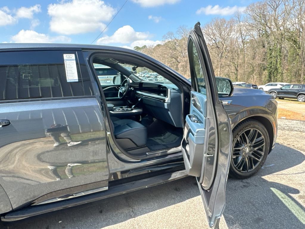 Used 2025 Cadillac Escalade IQ Sport 2 w/ LPO, ONYX Package image 32