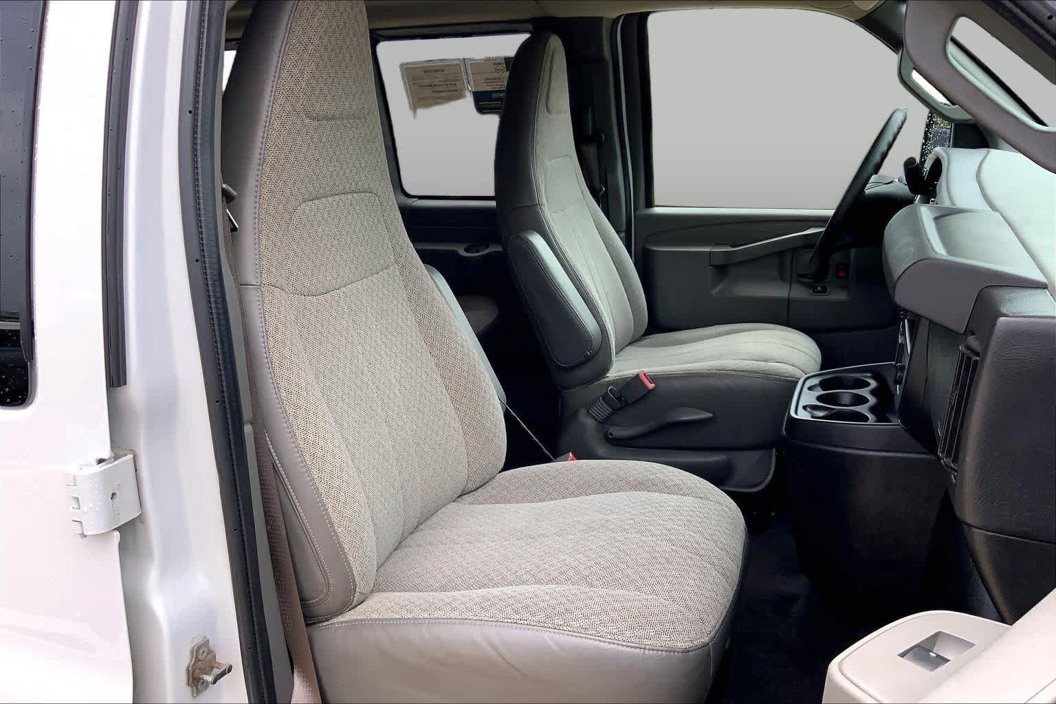 Used 2020 Chevrolet Express 2500 LT w/ LT Preferred Equipment Group RWD image 9