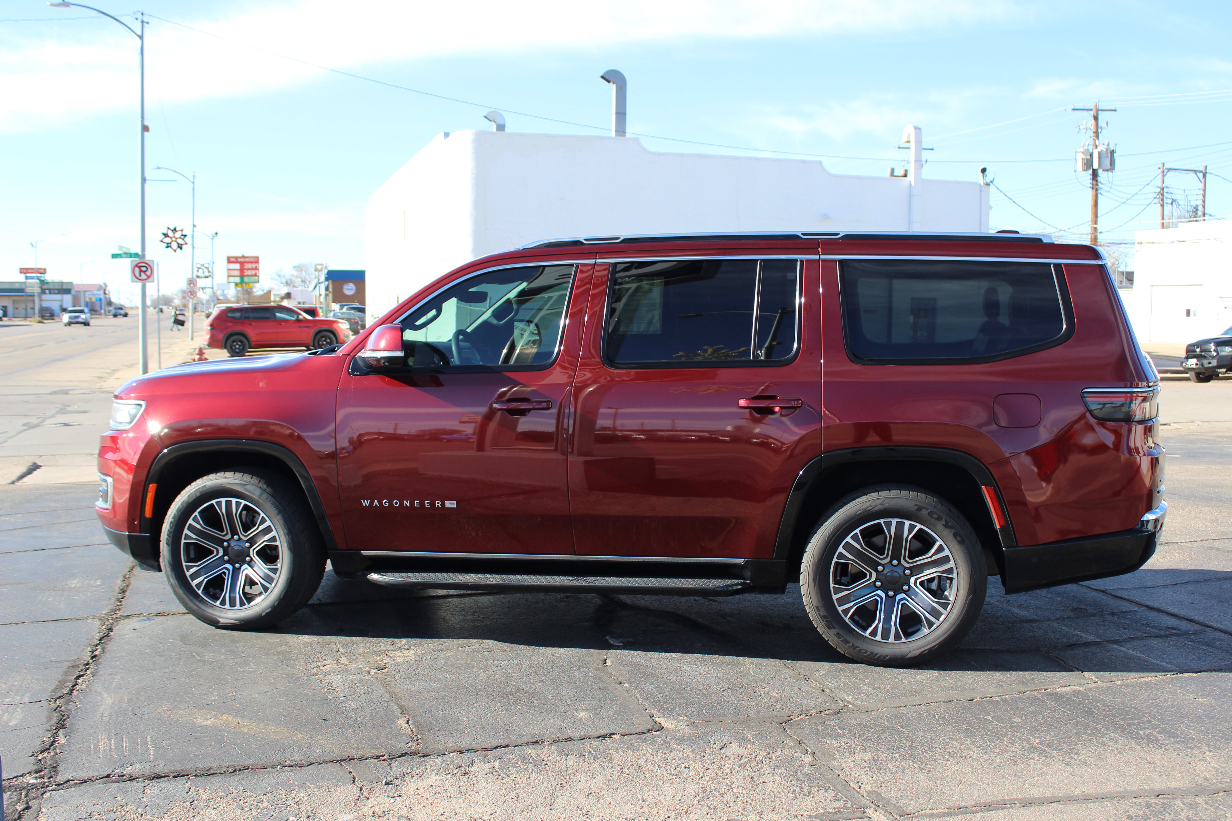 Used 2022 Jeep Wagoneer Series III w/ Convenience Group I image 2