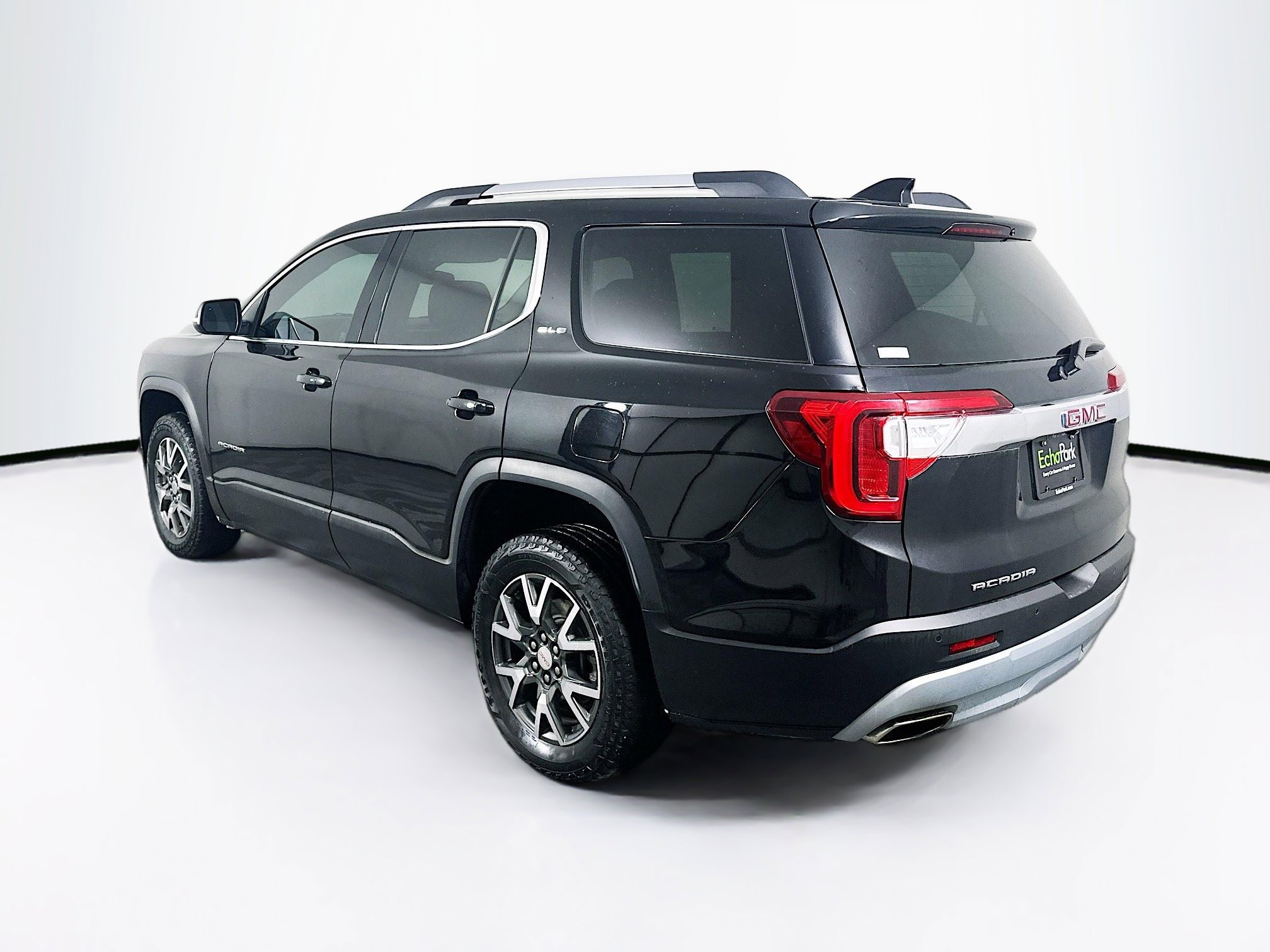 Used 2023 GMC Acadia SLE w/ Driver Convenience Package image 5