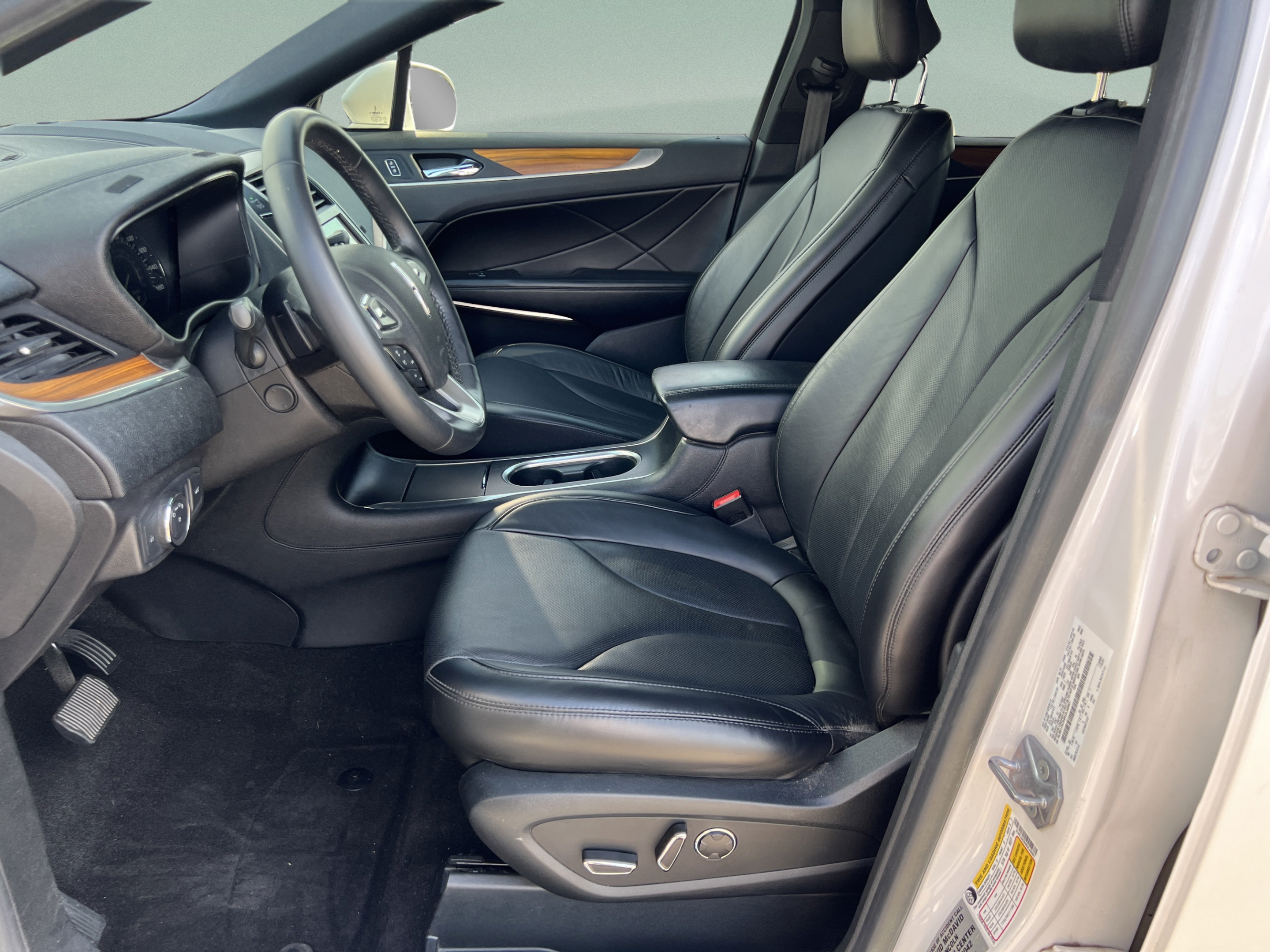 Used 2019 Lincoln MKC Reserve w/ MKC Climate Package FWD image 9