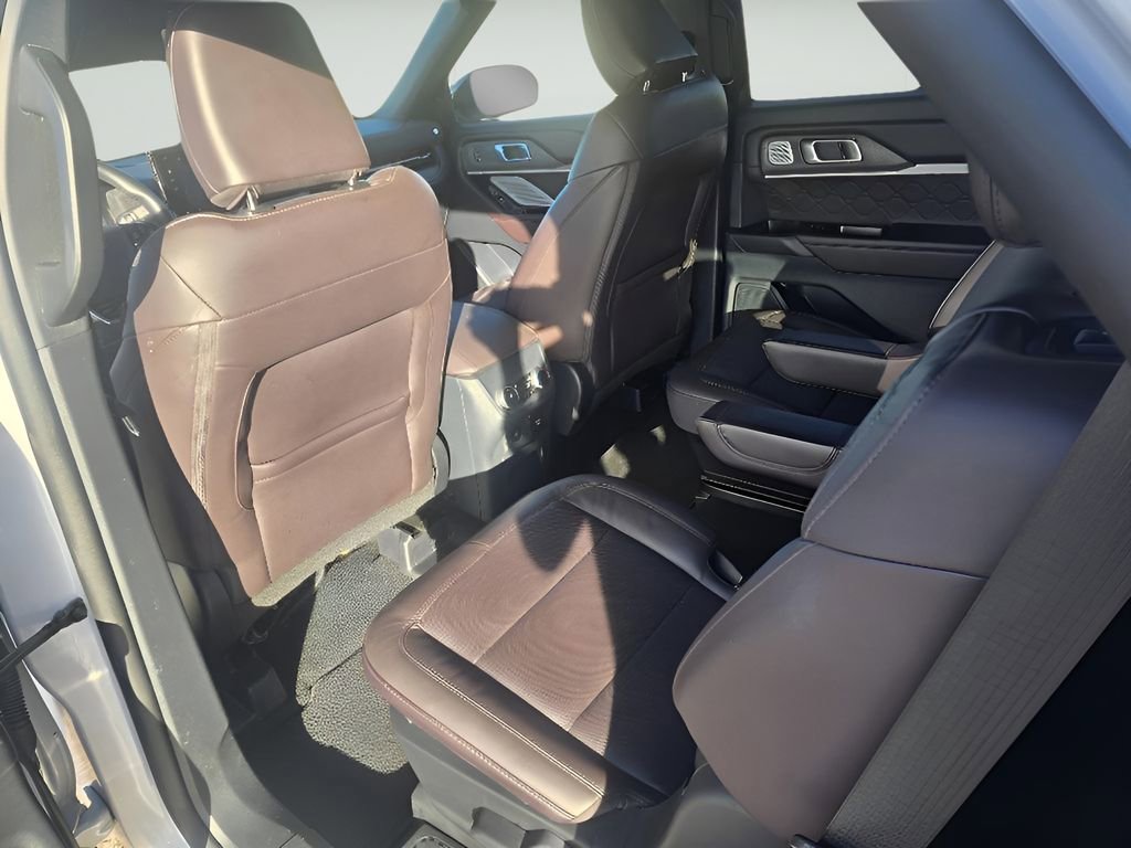 Used 2025 Ford Explorer Platinum w/ LUX Leather Package image 15