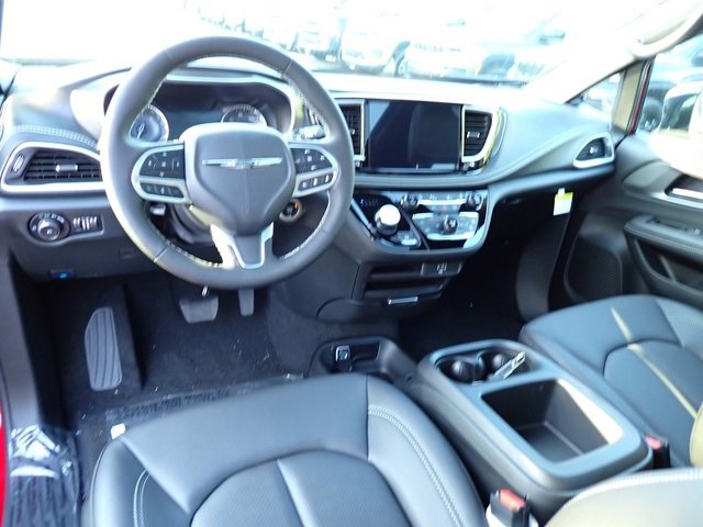 New 2026 Chrysler Pacifica Select image 15