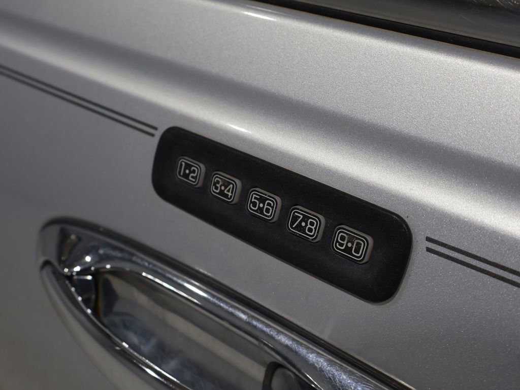 Used 2000 Lincoln Town Car Cartier image 9