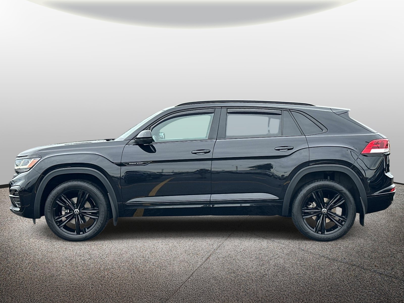 Used 2023 Volkswagen Atlas Cross Sport SEL R-Line AWD/4WD image 2