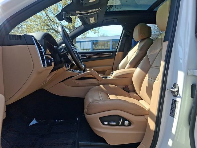 Used 2019 Porsche Cayenne E-Hybrid image 16