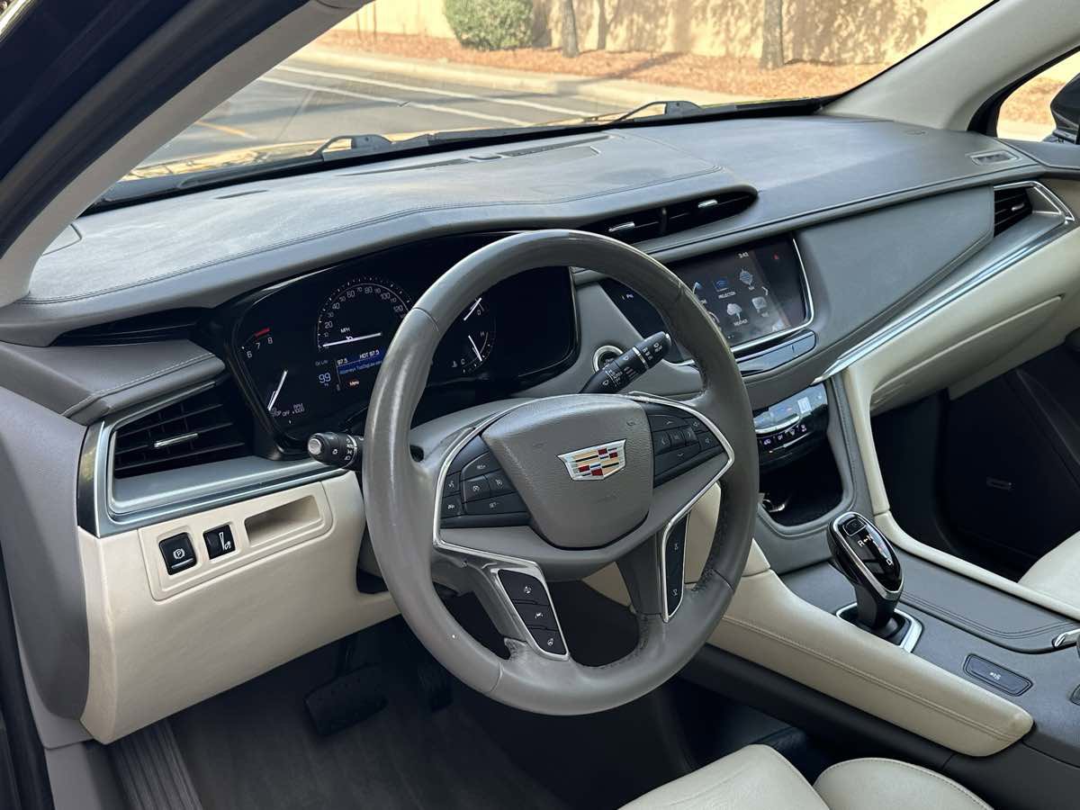 Used 2017 Cadillac XT5 Luxury w/ Driver Awareness Package image 10