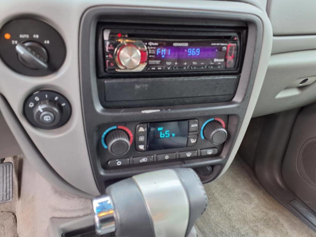 Used 2008 Chevrolet TrailBlazer LT w/ Cargo Convenience Package image 15