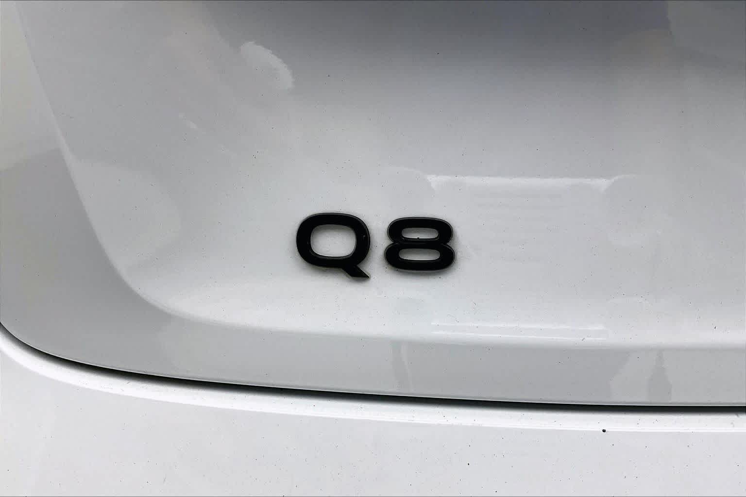 Used 2024 Audi Q8 e-tron Premium AWD/4WD image 31