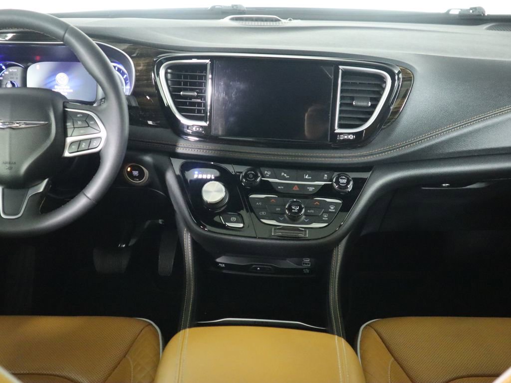 Used 2022 Chrysler Pacifica Pinnacle image 14