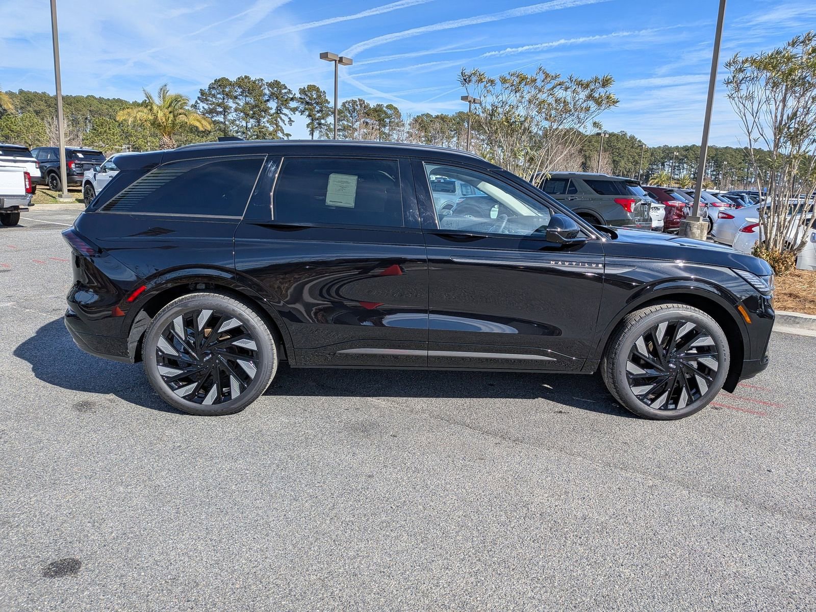 New 2026 Lincoln Nautilus Reserve w/ Jet Appearance Package image 4