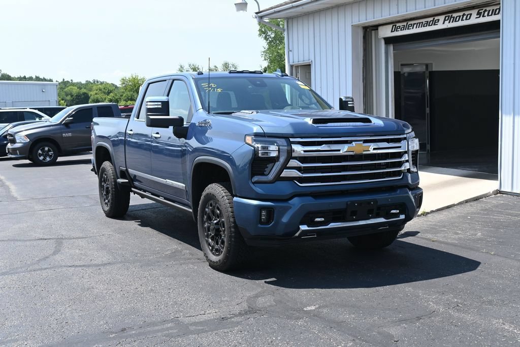 Used 2026 Chevrolet Silverado 3500 High Country w/ High Country Premium Package AWD/4WD image 4