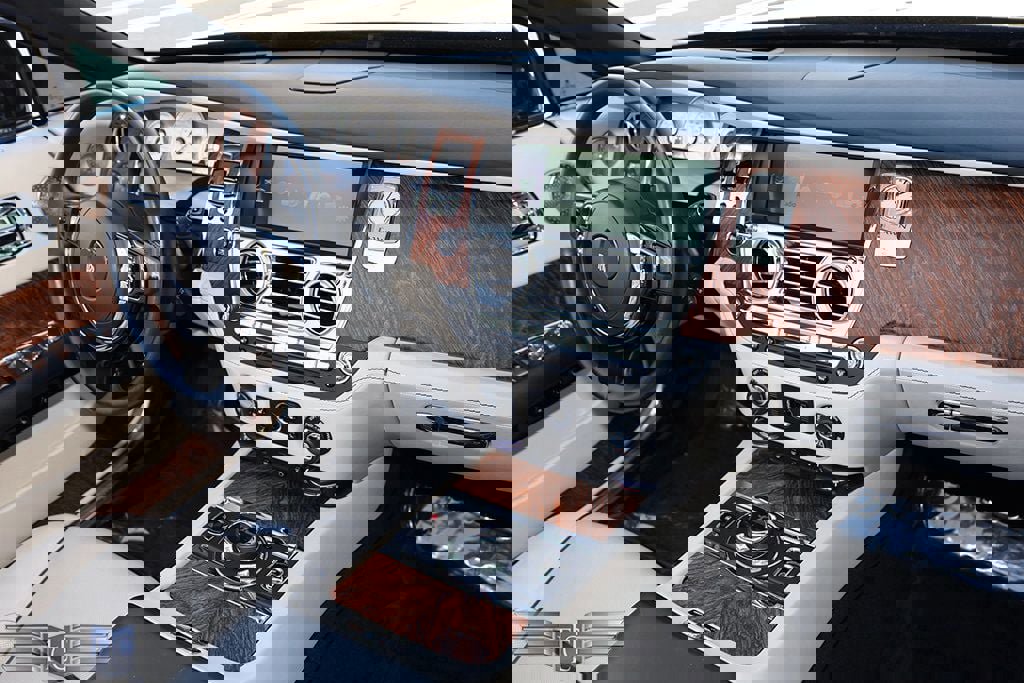 Used 2017 Rolls-Royce Dawn Convertible image 20