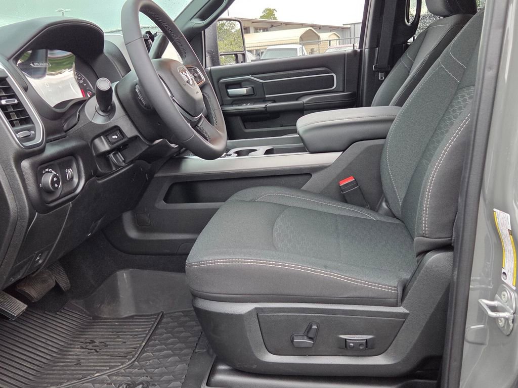 Used 2026 RAM 3500 Big Horn AWD/4WD image 3