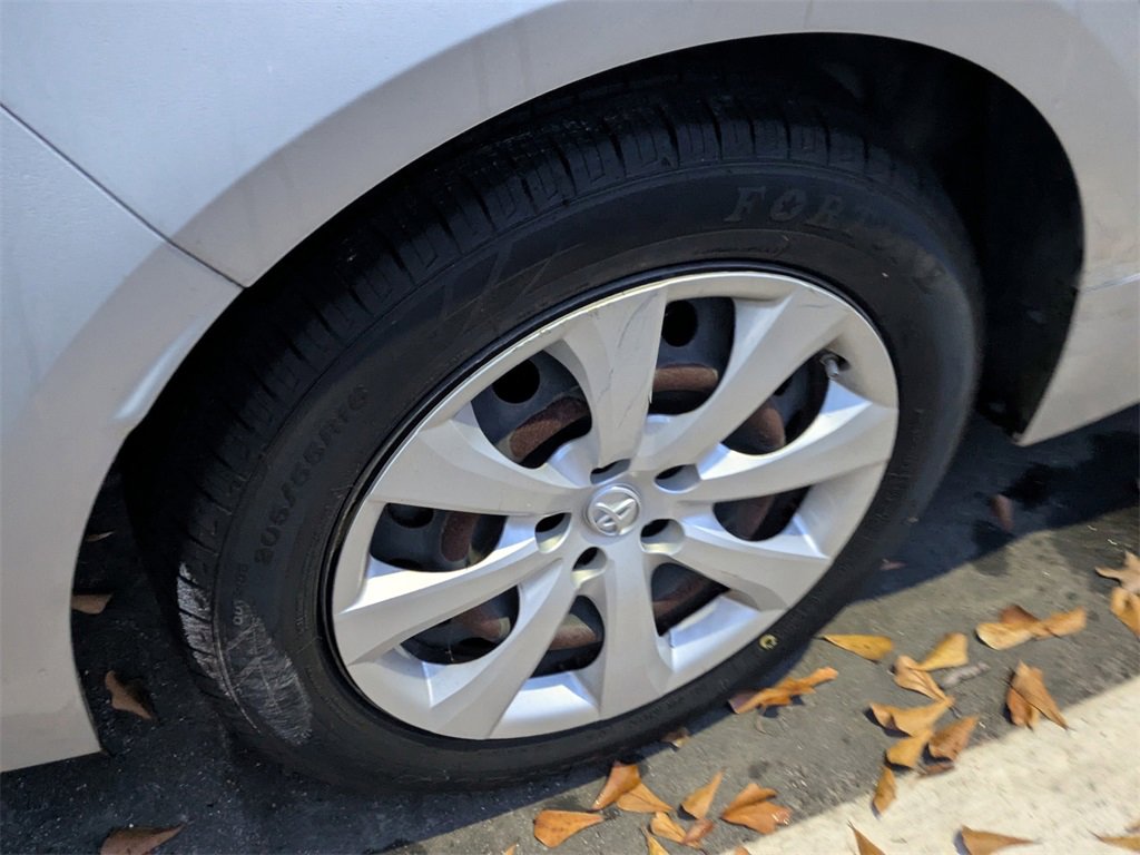 Used 2020 Toyota Corolla LE image 9