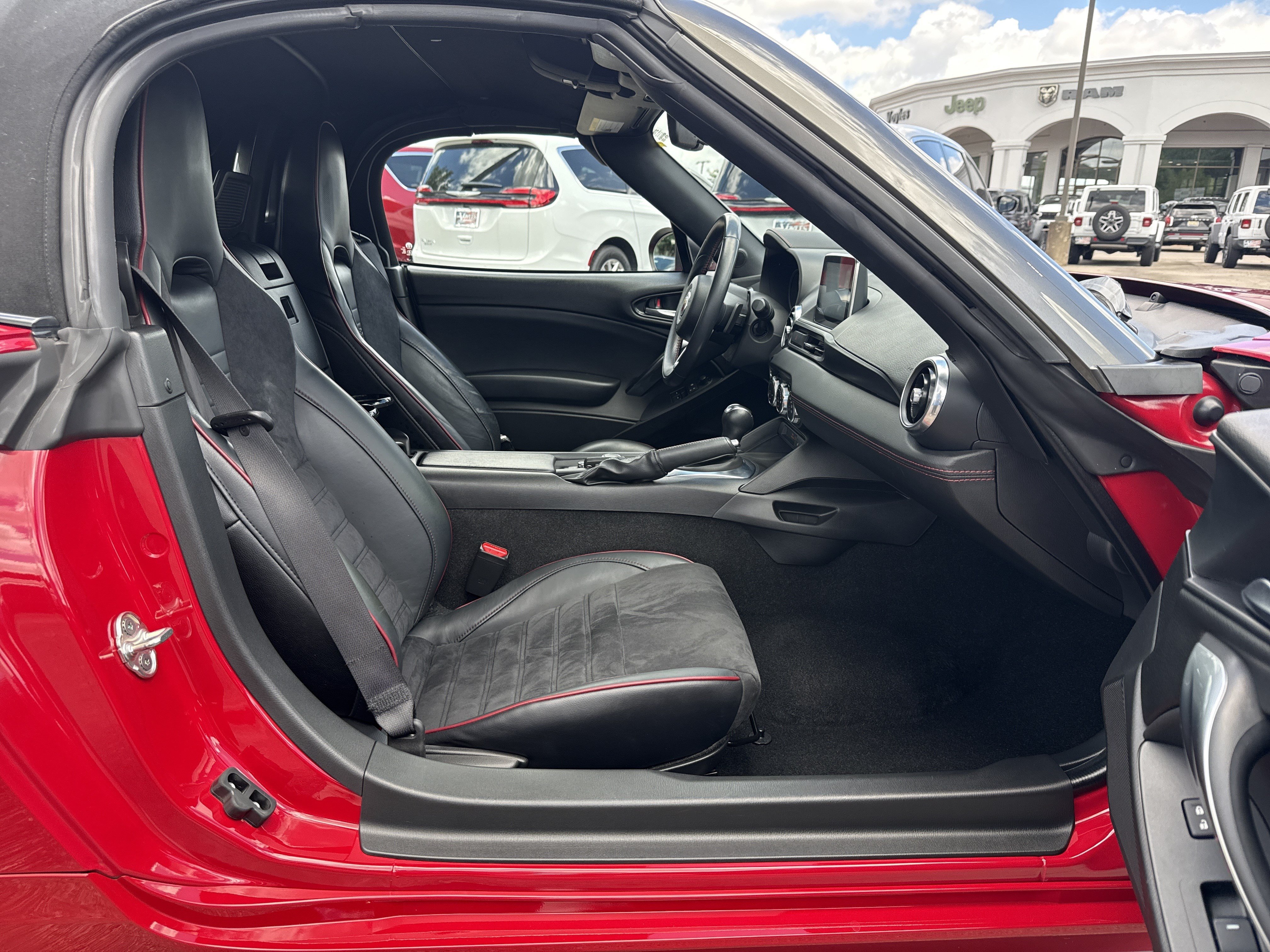 Used 2020 FIAT 124 Spider Abarth RWD image 13