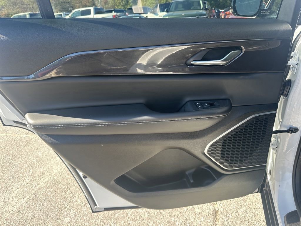 Used 2022 Jeep Grand Cherokee L Laredo image 28