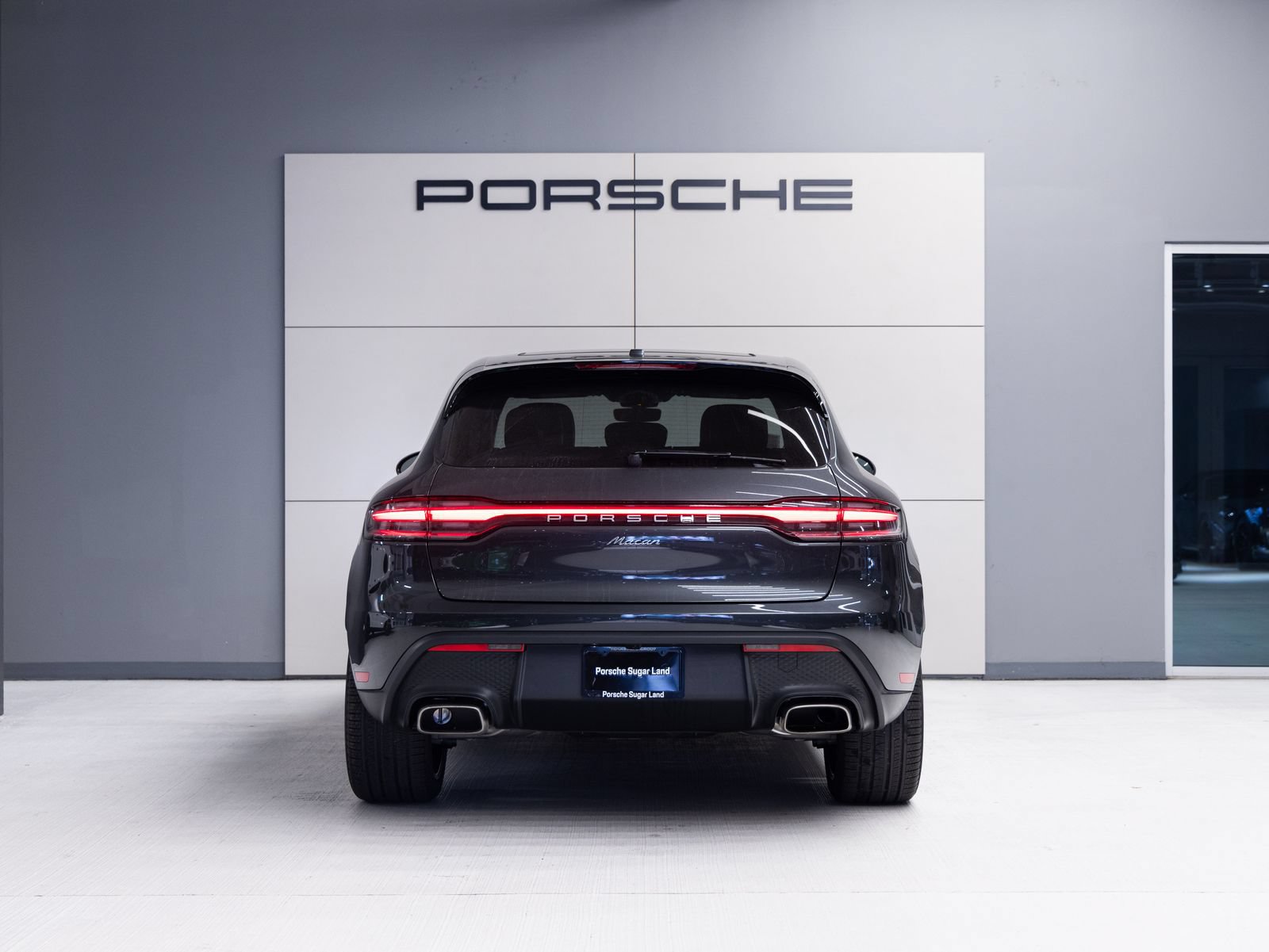 Certified 2026 Porsche Macan AWD/4WD image 6