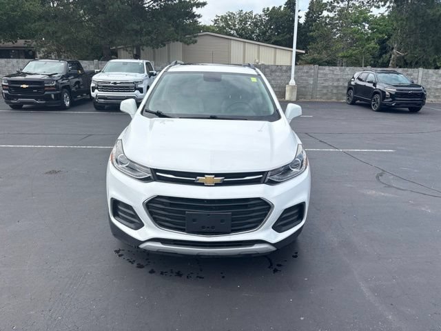Used 2020 Chevrolet Trax LT w/ Sun & Sound Package FWD image 3