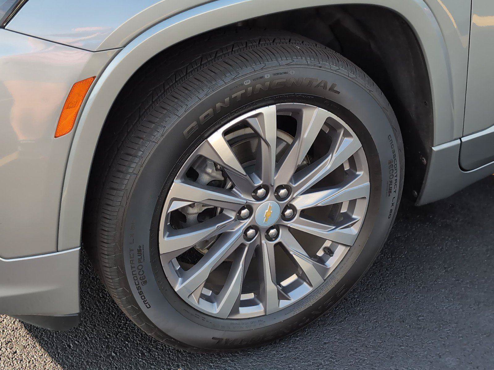 Used 2023 Chevrolet Traverse Premier FWD image 10
