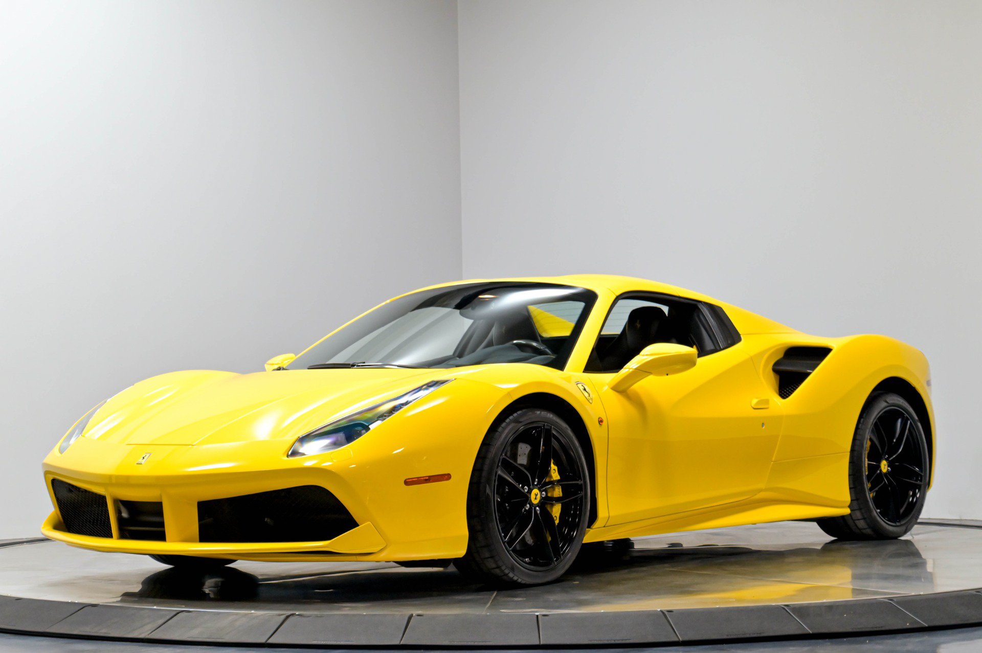 Used 2017 Ferrari 488 Spider RWD image 4