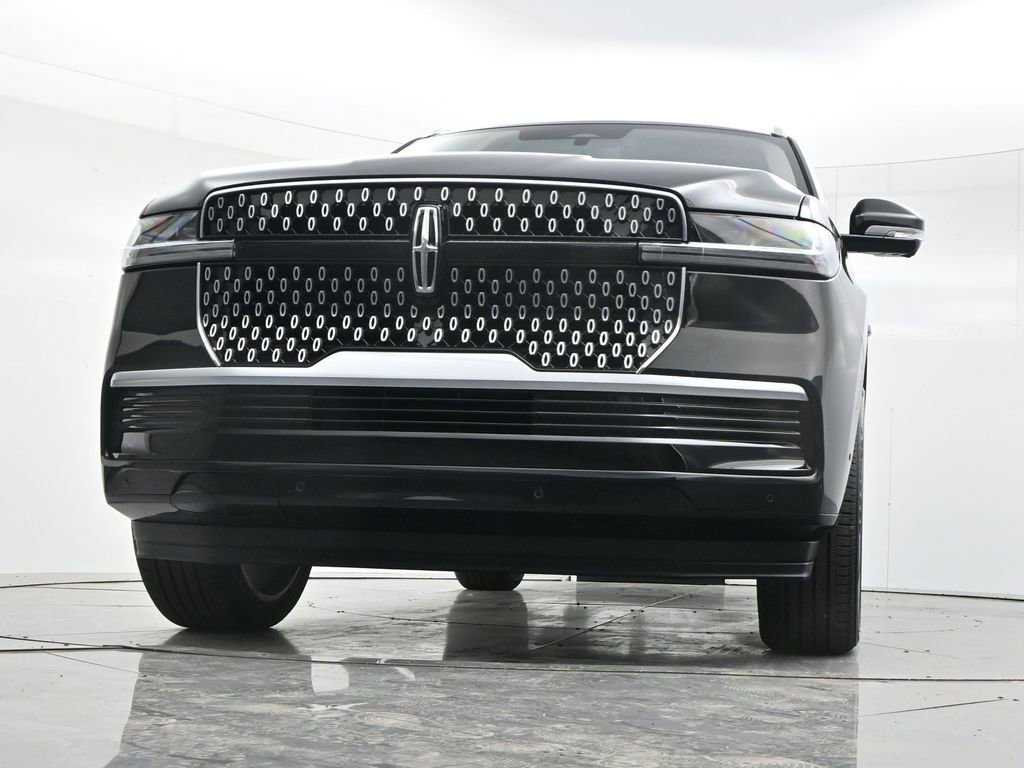 Used 2025 Lincoln Navigator Reserve image 52