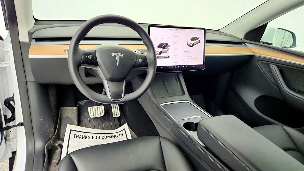 Used 2025 Tesla Model Y Performance image 12