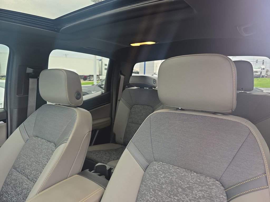 Used 2024 Chevrolet Colorado ZR2 w/ Technology Package AWD/4WD image 22