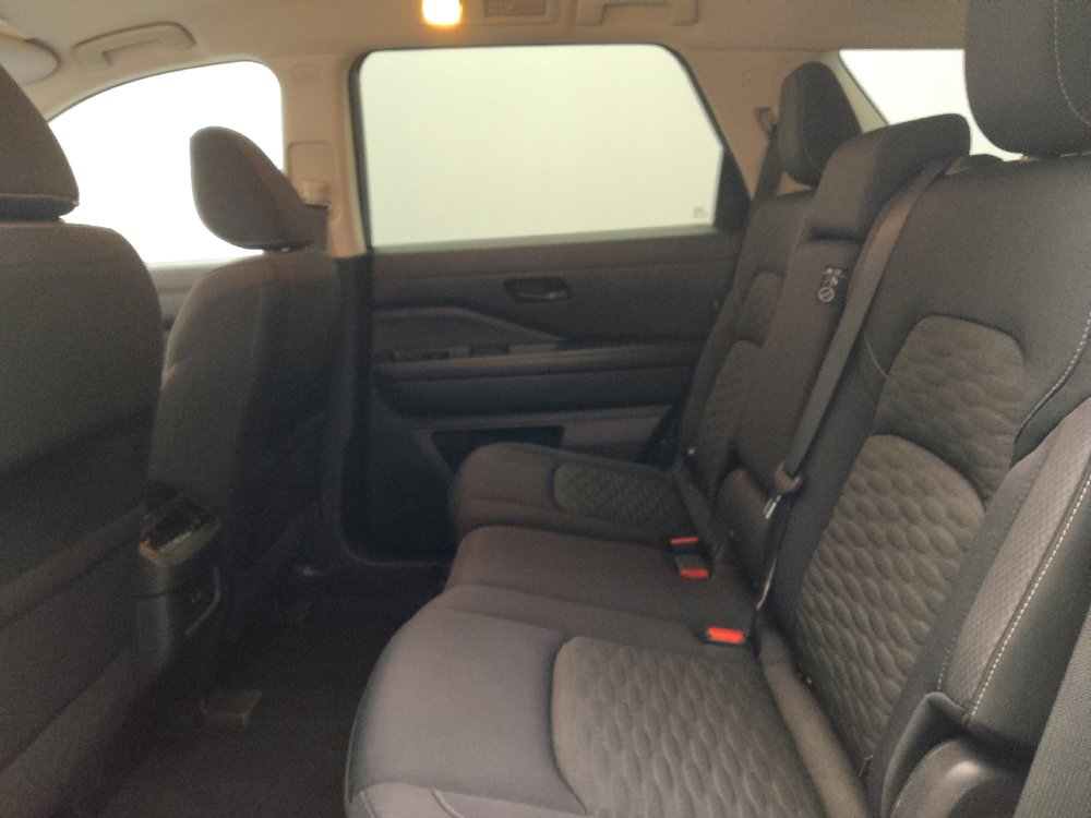 Used 2023 Nissan Pathfinder SV image 18