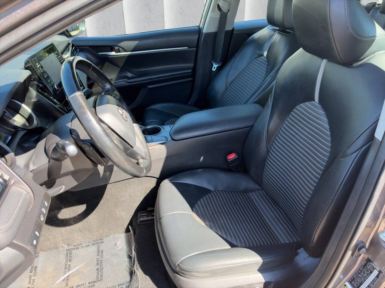 Used 2022 Toyota Camry SE w/ Cold Weather Package FWD image 9