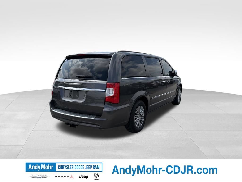 Used 2016 Chrysler Town & Country Touring-L w/ Driver Convenience Group FWD image 7