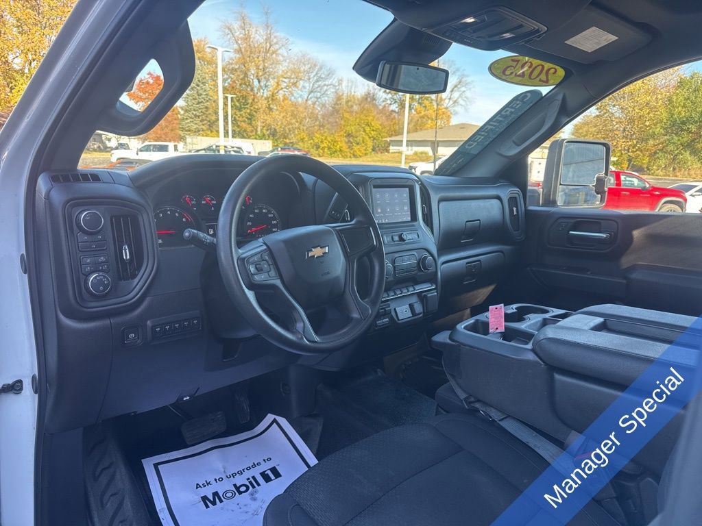 Used 2025 Chevrolet Silverado 3500 W/T image 18