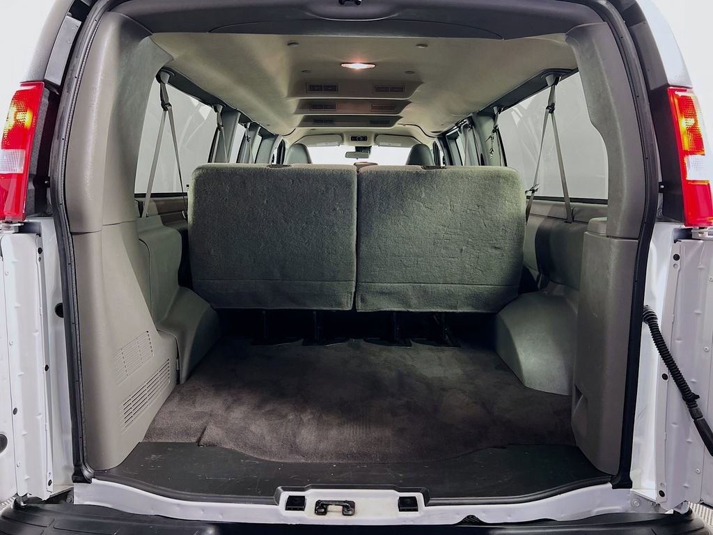 Used 2025 Chevrolet Express 3500 LT w/ LT Preferred Equipment Group RWD image 24