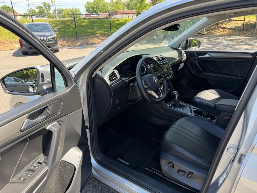 Certified 2023 Volkswagen Tiguan SE FWD image 10