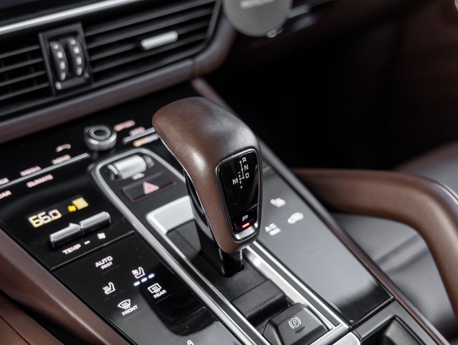 Certified 2023 Porsche Cayenne Turbo AWD/4WD image 32