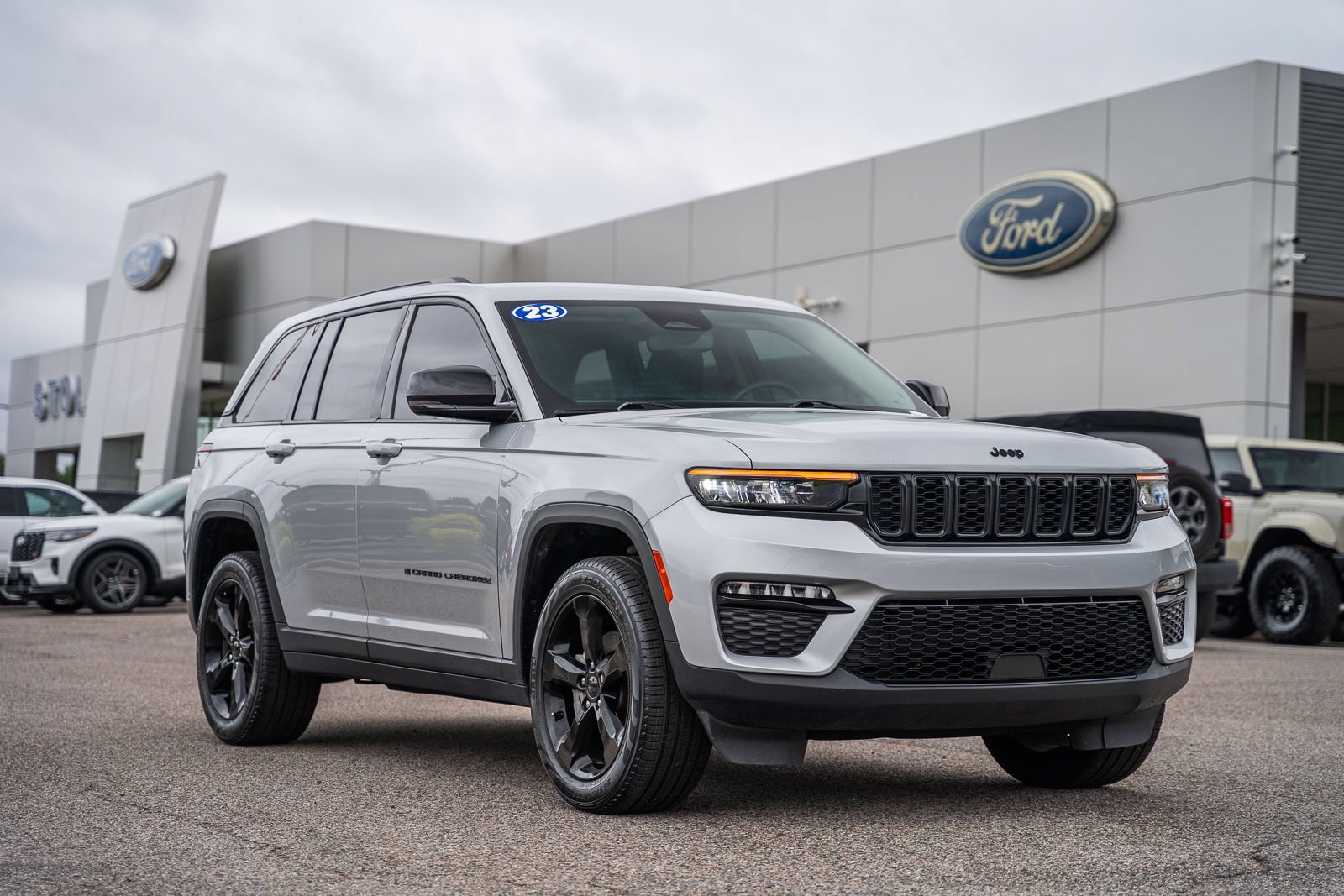 Used 2023 Jeep Grand Cherokee Limited w/ Black Appearance Package