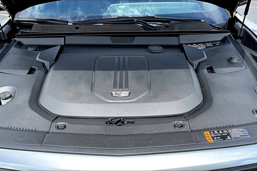 Certified 2024 Cadillac Lyriq Luxury AWD/4WD image 30