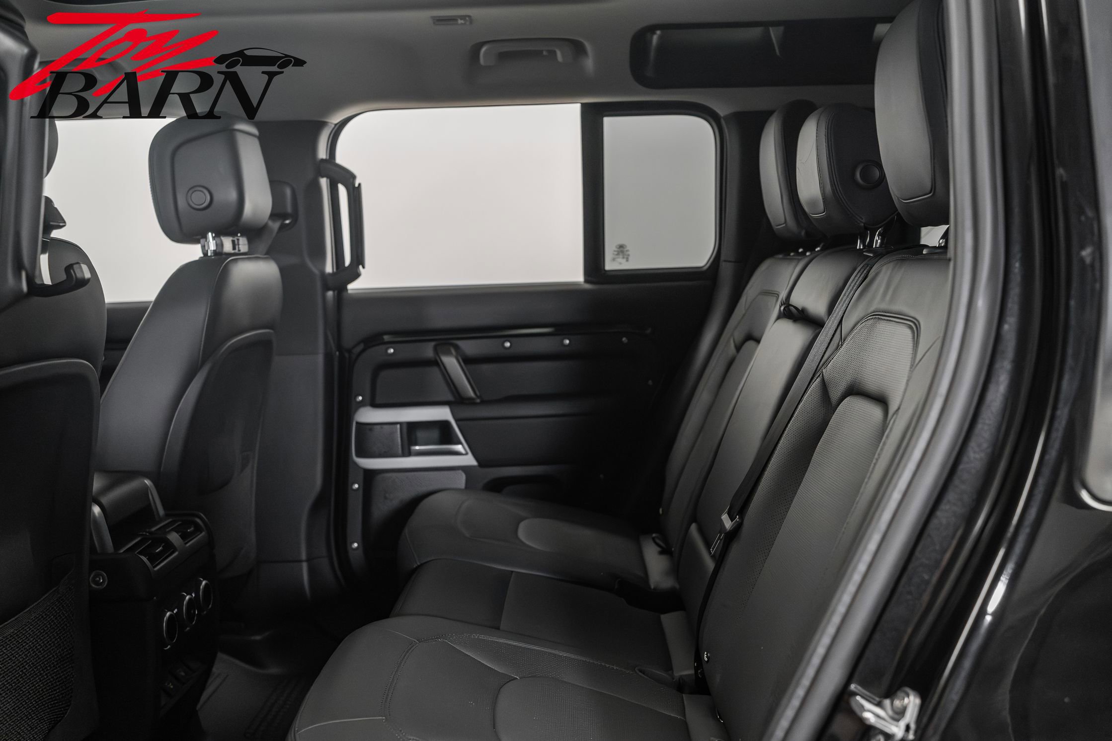 Used 2024 Land Rover Defender 110 SE image 41