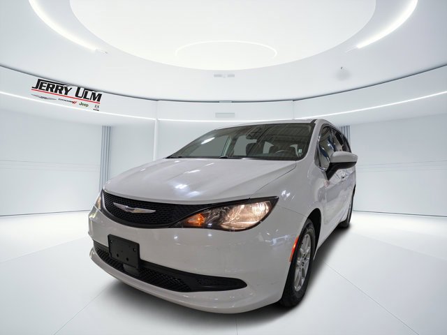 Used 2023 Chrysler Voyager LX image 6