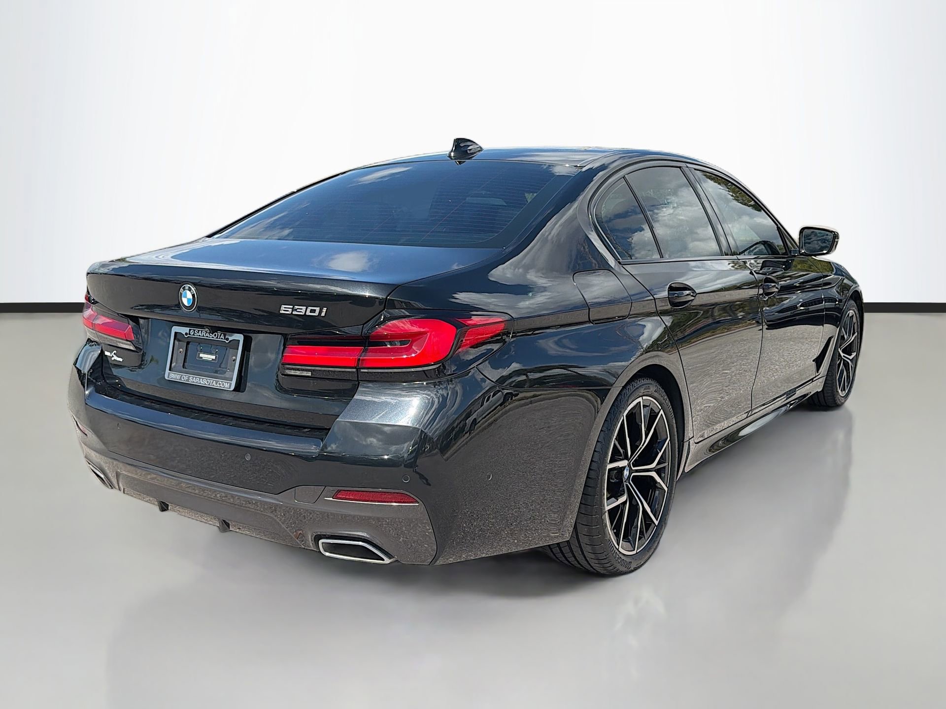 Used 2021 BMW 530i w/ M Sport Package image 4