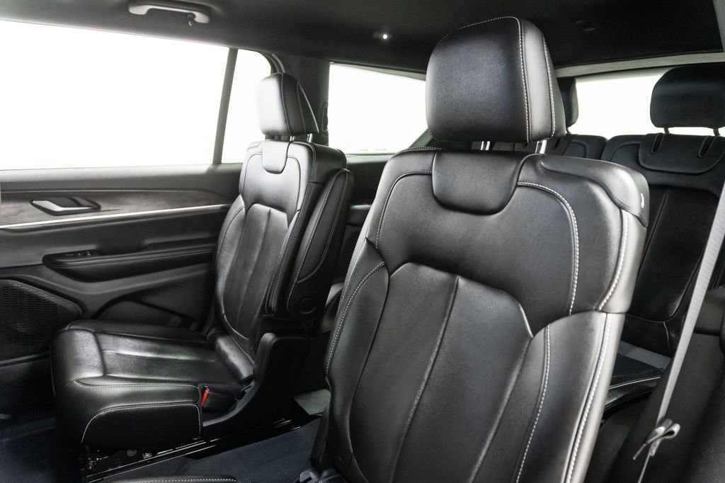 Certified 2024 Jeep Grand Cherokee L Limited w/ Black Appearance Package image 22