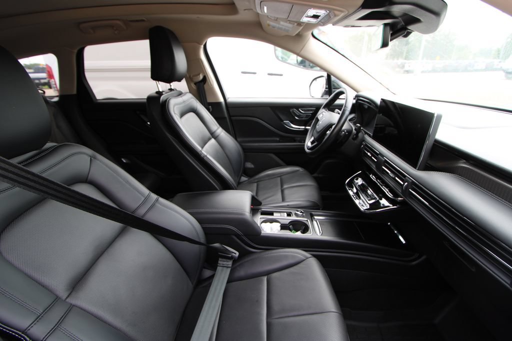 Used 2024 Lincoln Corsair Reserve w/ Equipment Group 201A AWD/4WD image 17