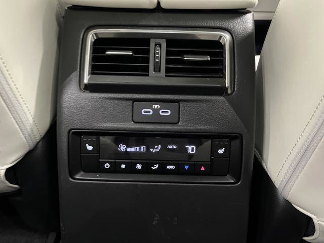 Used 2024 MAZDA CX-90 Plug-In Hybrid w/ Premium Plus image 32