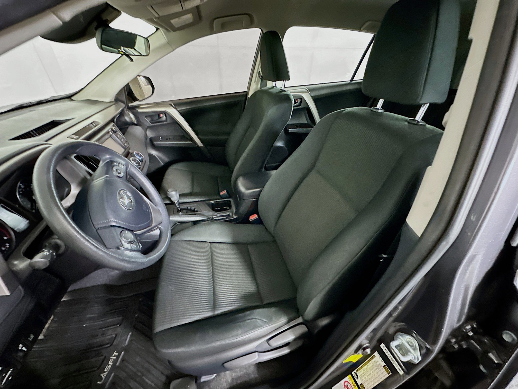 Used 2018 Toyota RAV4 LE image 13