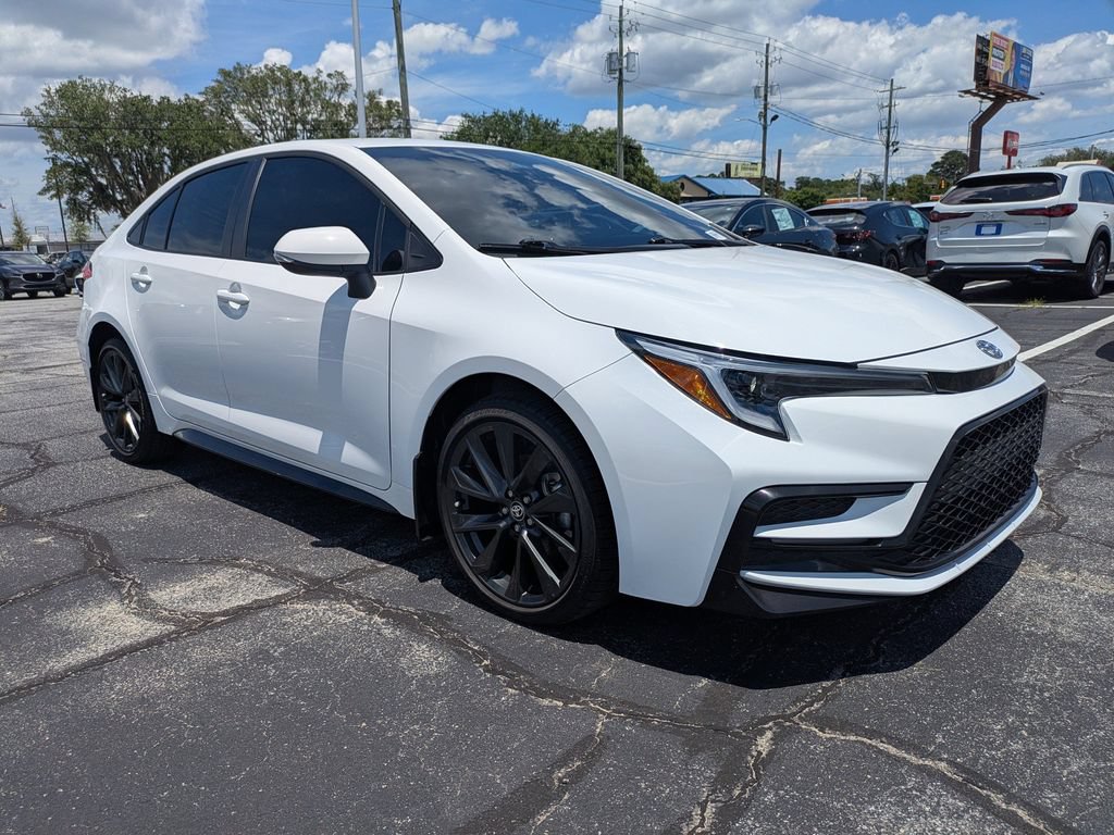 Used 2025 Toyota Corolla SE FWD image 2