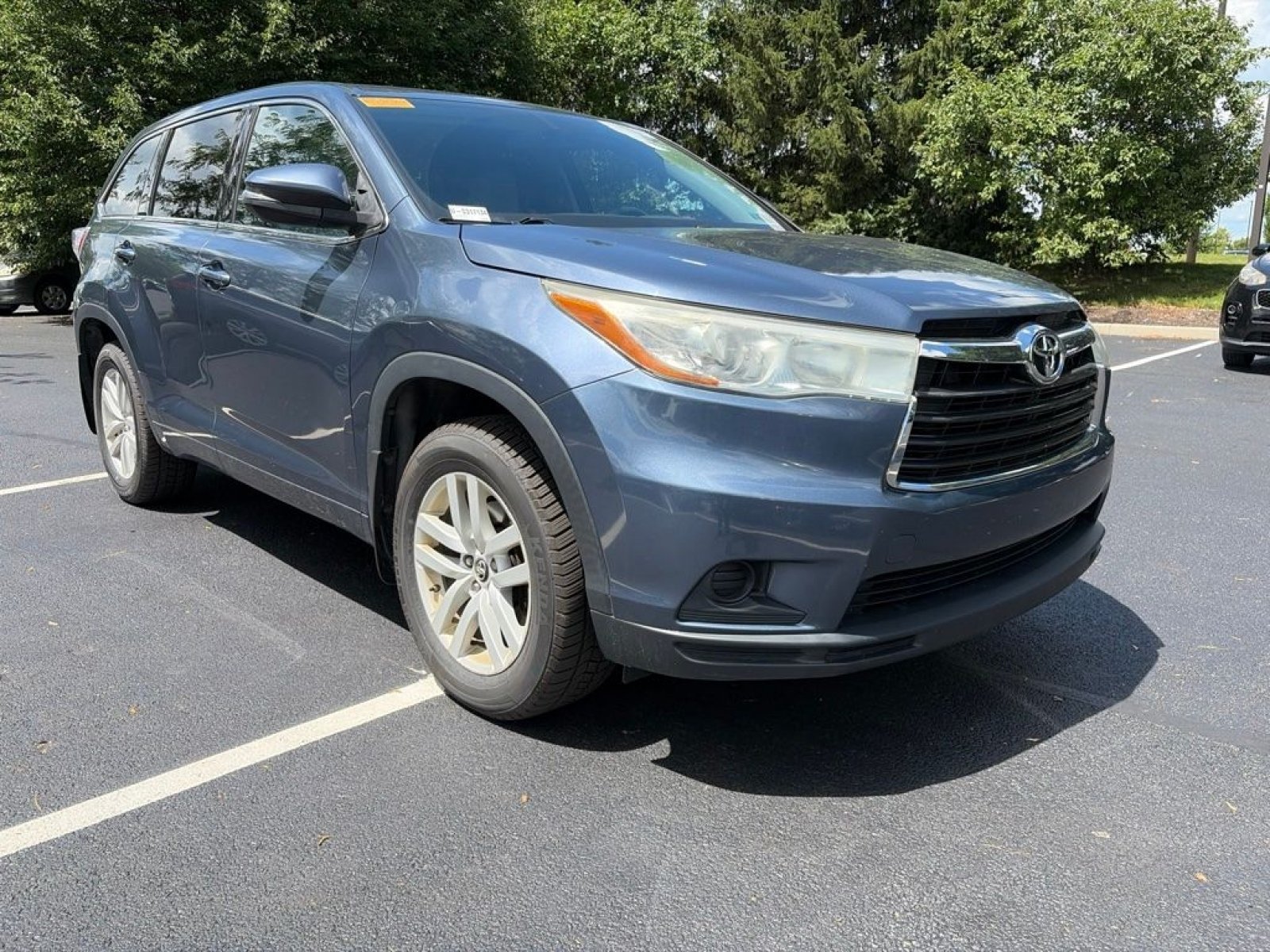 Used 2016 Toyota Highlander LE AWD/4WD image 3