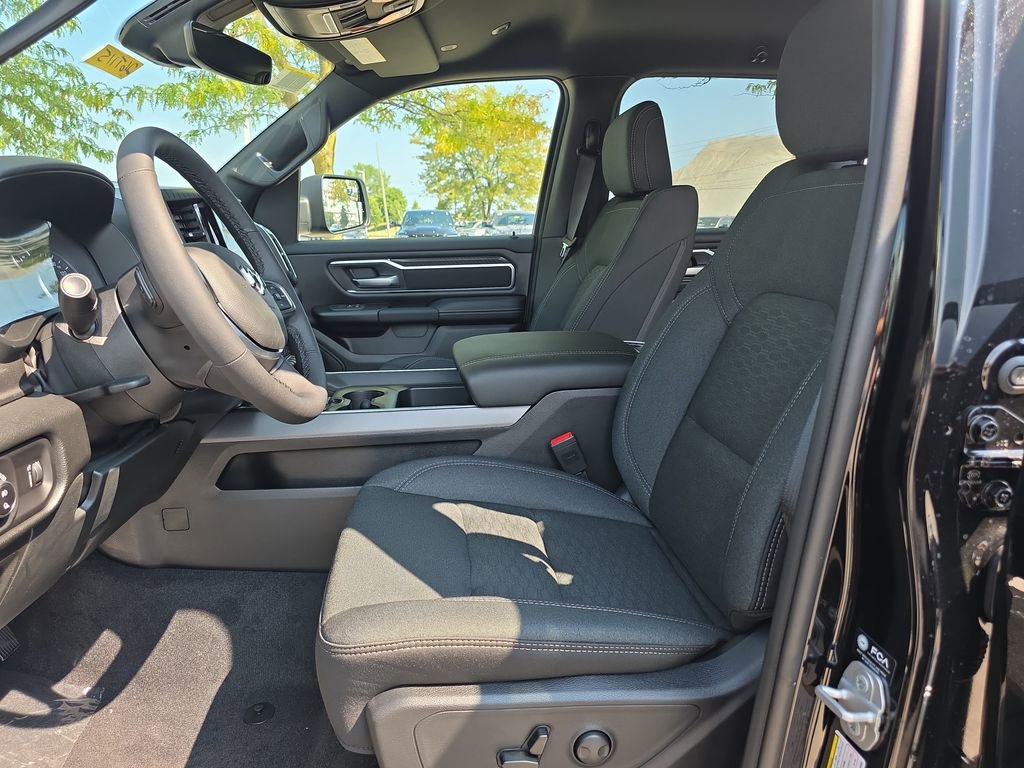 New 2026 RAM 1500 4x4 Crew Cab image 8